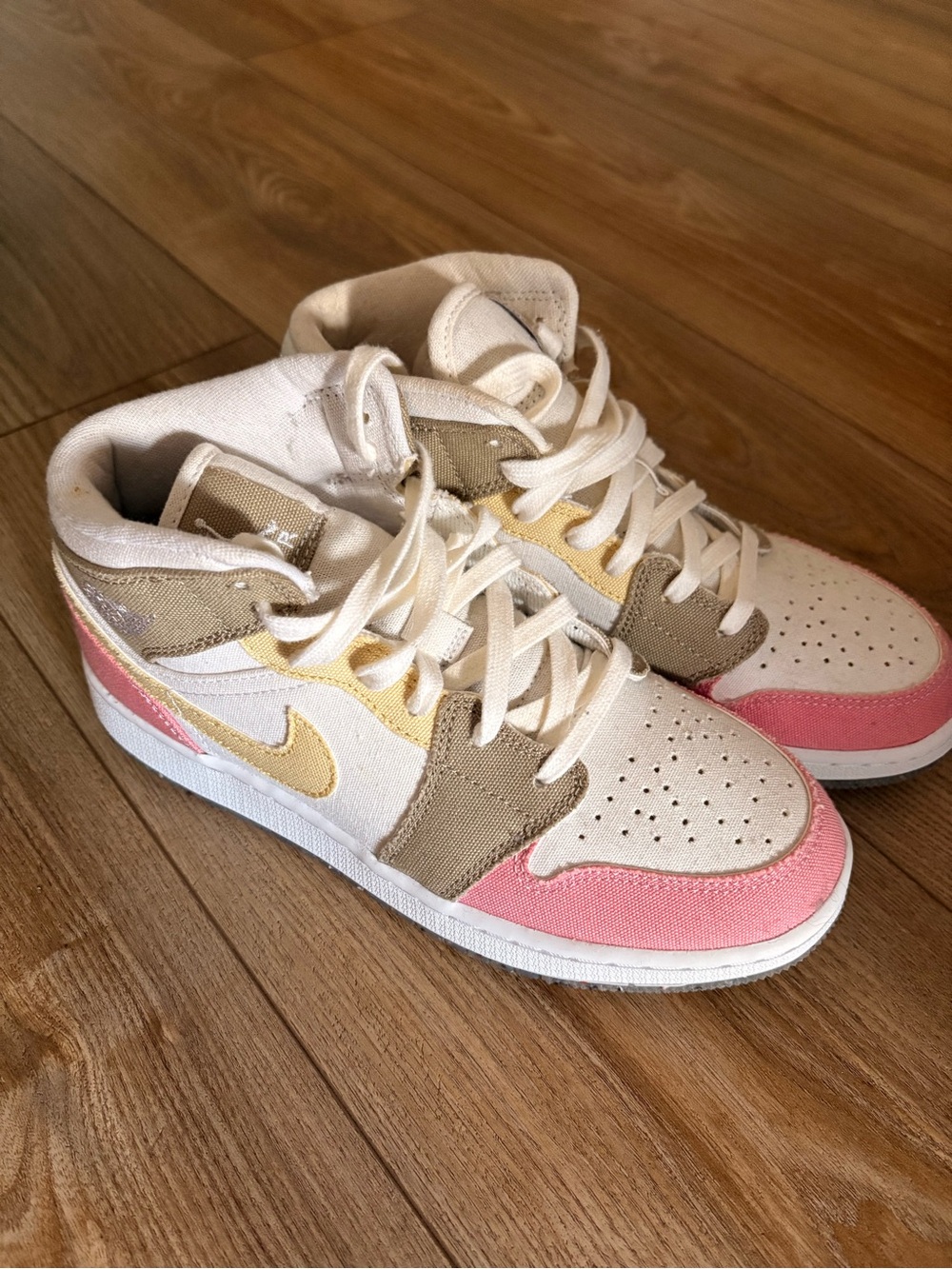 Air Jordan 1 Mid ‘Pastel Grind’